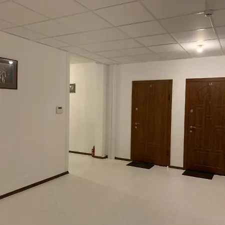 Triada Near The Park And River Daugava Apartamento *