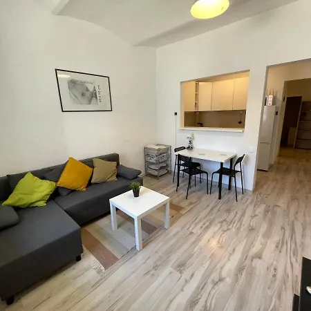 Triada Near The Park And River Daugava *