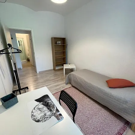 Triada Near The Park And River Daugava Apartment *